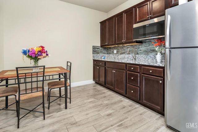 9414 Woodland Ridge Lane, Shafter, CA 93263