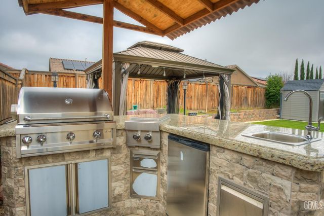 9414 Woodland Ridge Lane, Shafter, CA 93263