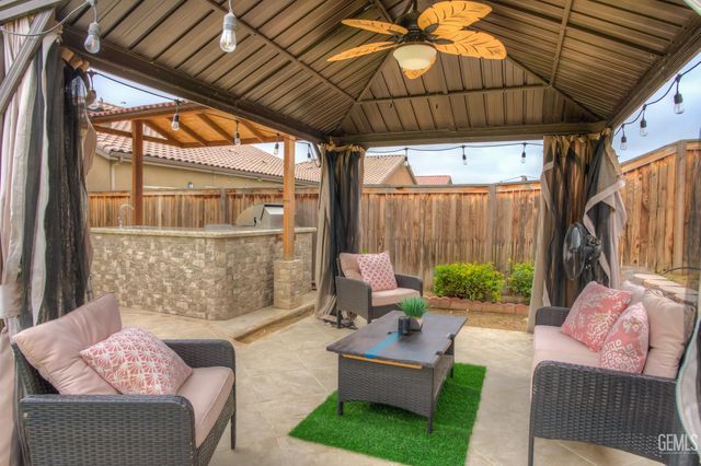 9414 Woodland Ridge Lane, Shafter, CA 93263