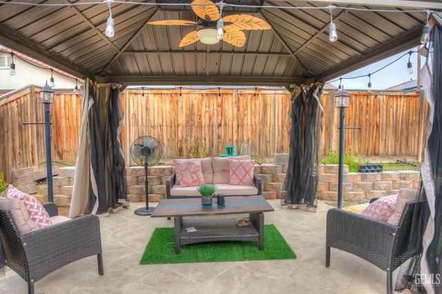 9414 Woodland Ridge Lane, Shafter, CA 93263