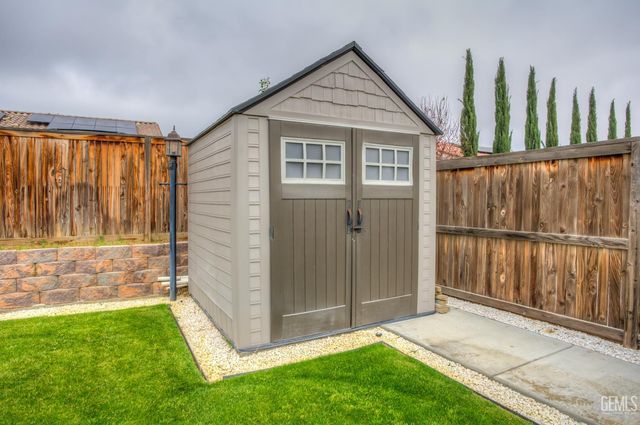 9414 Woodland Ridge Lane, Shafter, CA 93263