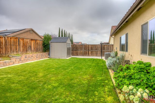 9414 Woodland Ridge Lane, Shafter, CA 93263