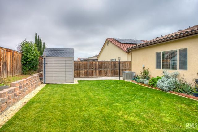 9414 Woodland Ridge Lane, Shafter, CA 93263