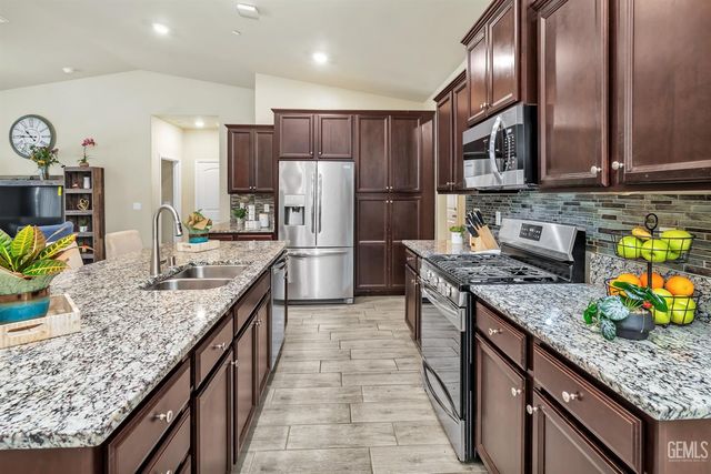 9414 Woodland Ridge Lane, Shafter, CA 93263