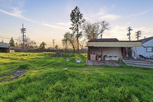 2820 Fruitridge Rd, Sacramento, CA 95820