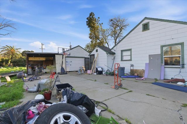 2820 Fruitridge Rd, Sacramento, CA 95820