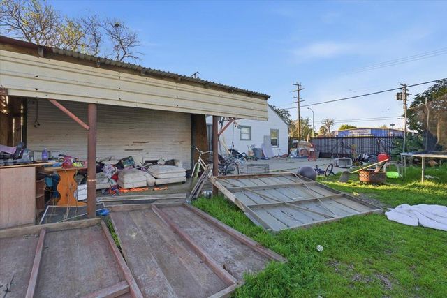 2820 Fruitridge Rd, Sacramento, CA 95820