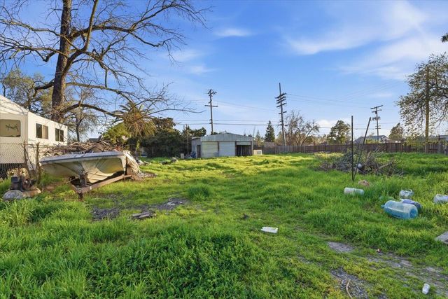 2820 Fruitridge Rd, Sacramento, CA 95820