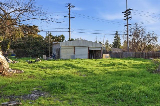 2820 Fruitridge Rd, Sacramento, CA 95820