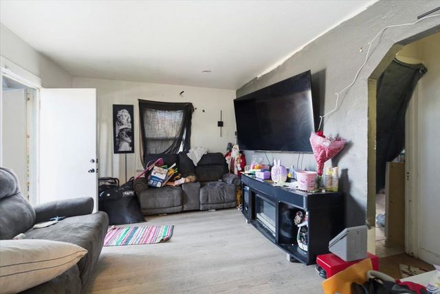 2820 Fruitridge Rd, Sacramento, CA 95820