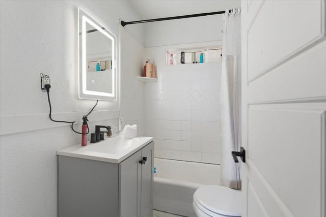 2820 Fruitridge Rd, Sacramento, CA 95820