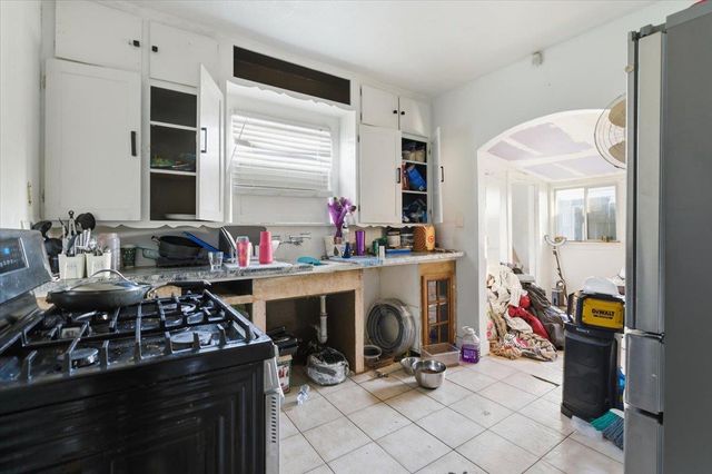 2820 Fruitridge Rd, Sacramento, CA 95820