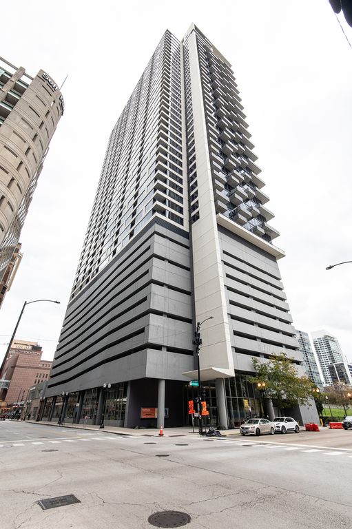 235 W Van Buren Street 2216, Chicago, IL 60607