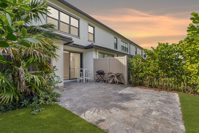 2147 Appleton Circle N, Oakland Park, FL 33309