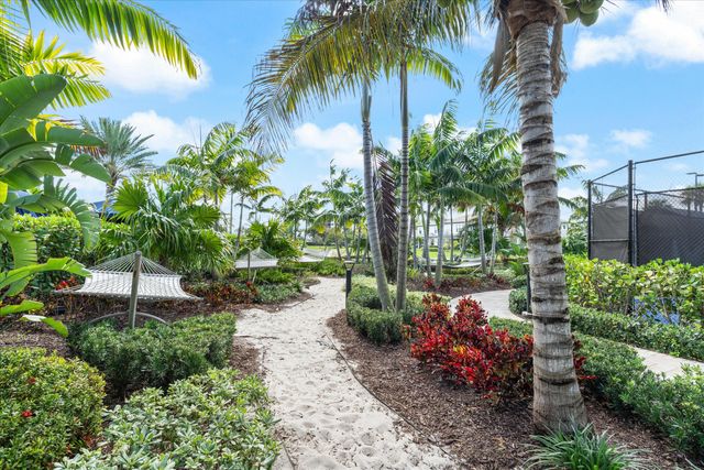 2147 Appleton Circle N, Oakland Park, FL 33309