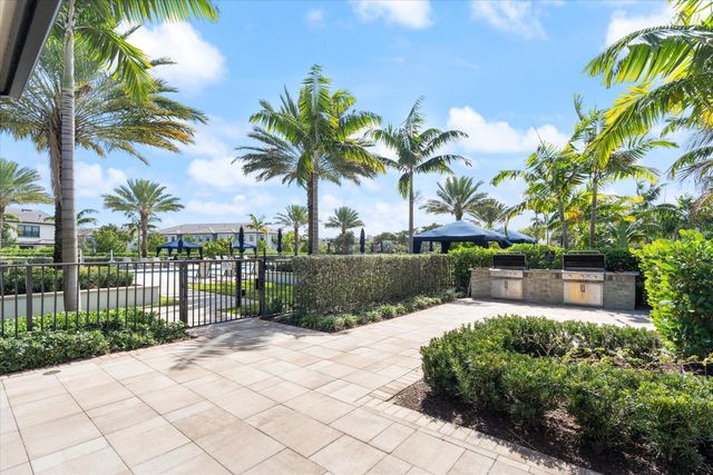 2147 Appleton Circle N, Oakland Park, FL 33309