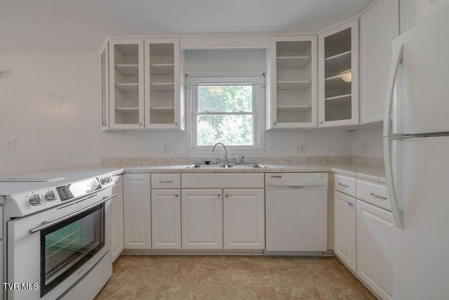 1710 Mcclellan Drive, Johnson City, TN 37604