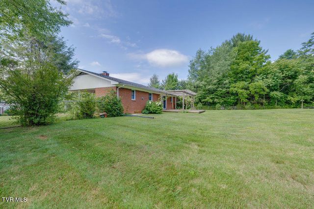 1710 Mcclellan Drive, Johnson City, TN 37604