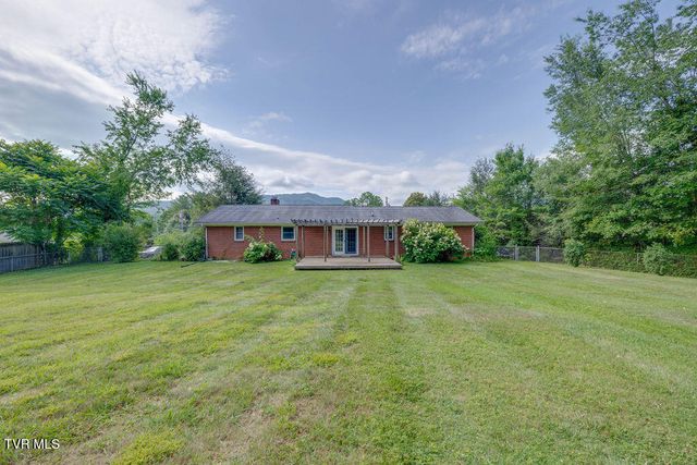1710 Mcclellan Drive, Johnson City, TN 37604