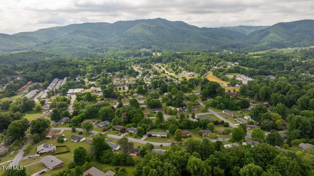1710 Mcclellan Drive, Johnson City, TN 37604