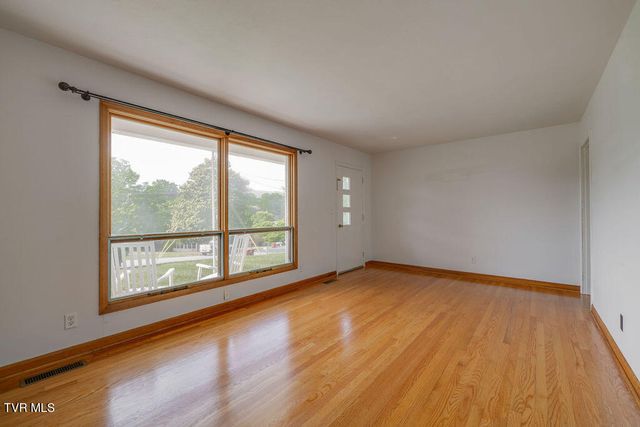 1710 Mcclellan Drive, Johnson City, TN 37604