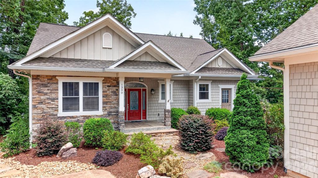 1390 Langdon Road, Sherrills Ford, NC 28673