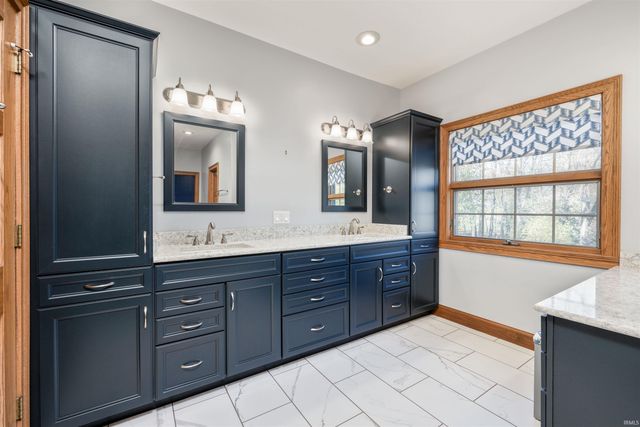 1215 N Mulberry Lane, Vincennes, IN 47591