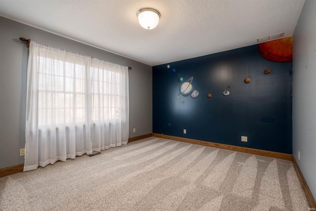 1215 N Mulberry Lane, Vincennes, IN 47591