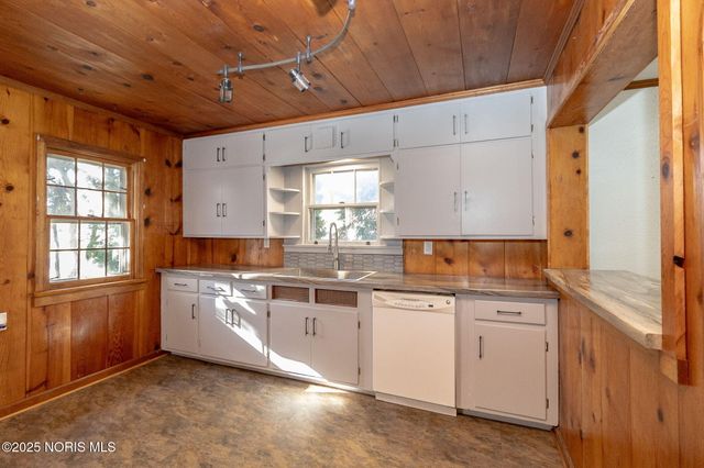 402 E Indiana Avenue, Maumee, OH 43537