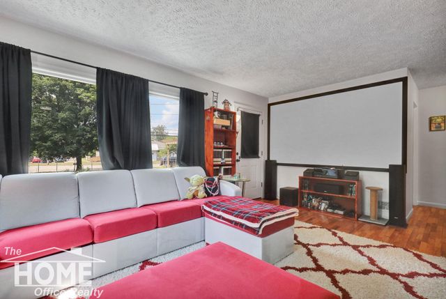 825 W Lake Lansing Road, East Lansing, MI 48823
