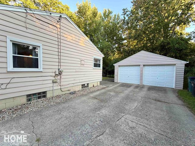 825 W Lake Lansing Road, East Lansing, MI 48823