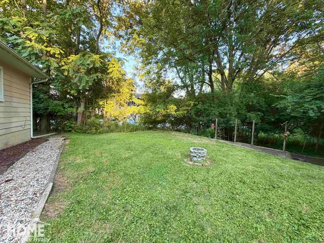 825 W Lake Lansing Road, East Lansing, MI 48823