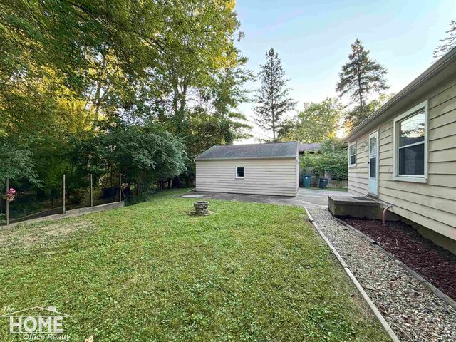 825 W Lake Lansing Road, East Lansing, MI 48823