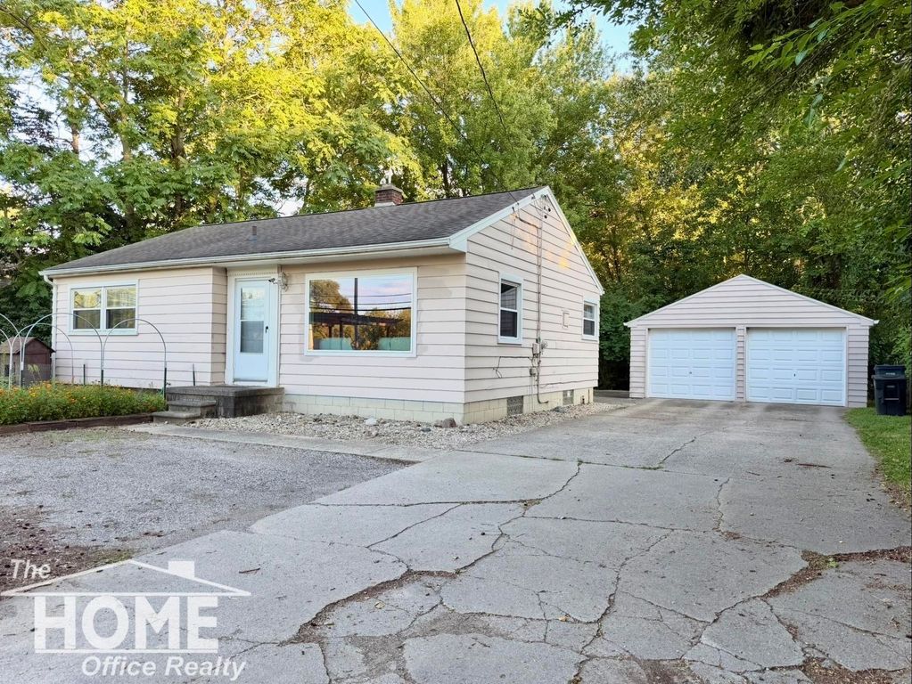 825 W Lake Lansing Road, East Lansing, MI 48823