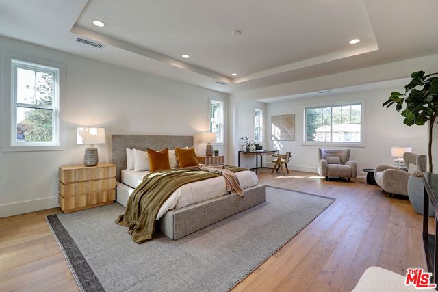 11729 Hartsook Street, Valley Village, CA 91607