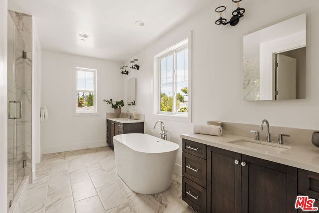 11729 Hartsook Street, Valley Village, CA 91607
