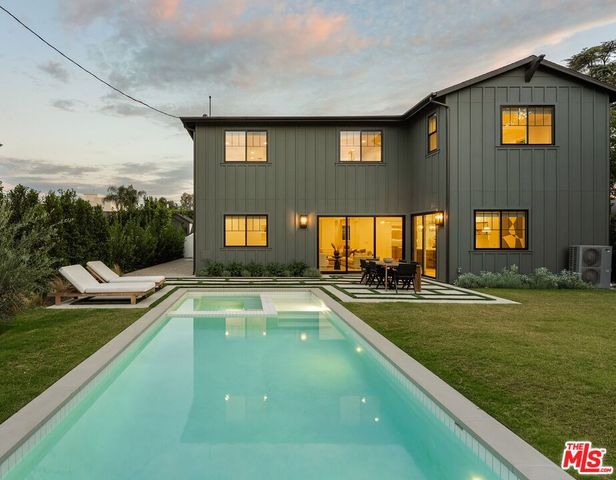 11729 Hartsook Street, Valley Village, CA 91607