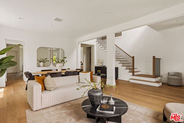 11729 Hartsook Street, Valley Village, CA 91607