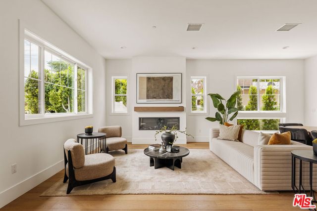 11729 Hartsook Street, Valley Village, CA 91607