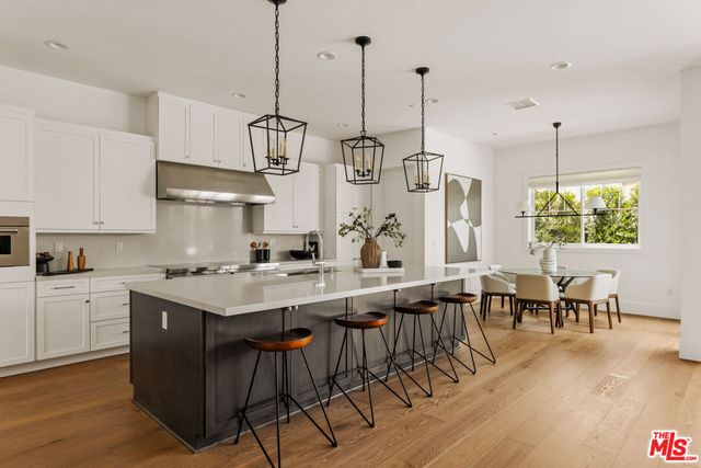 11729 Hartsook Street, Valley Village, CA 91607