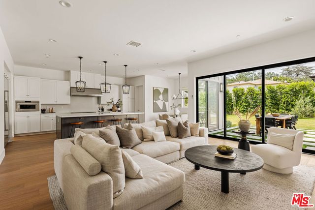 11729 Hartsook Street, Valley Village, CA 91607