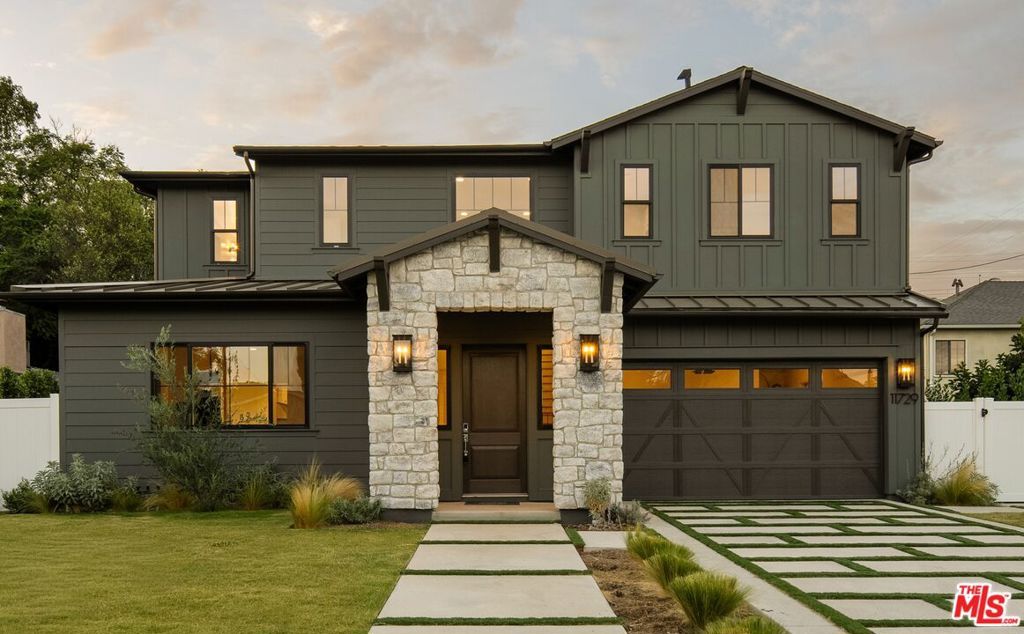 11729 Hartsook Street, Valley Village, CA 91607