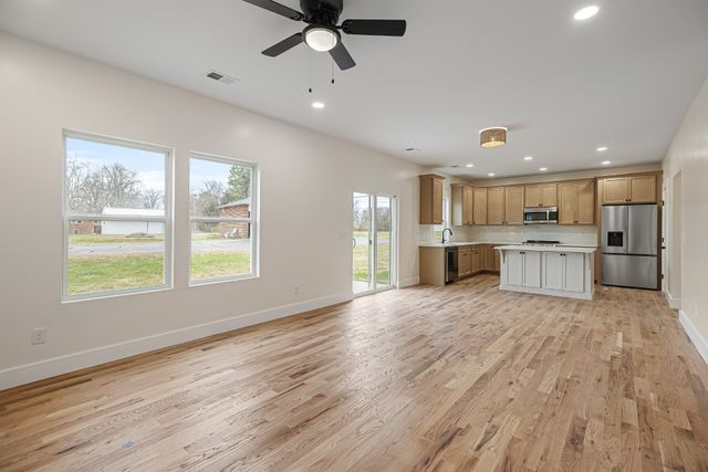 101 Hilltop Dr, Columbia, TN 38401