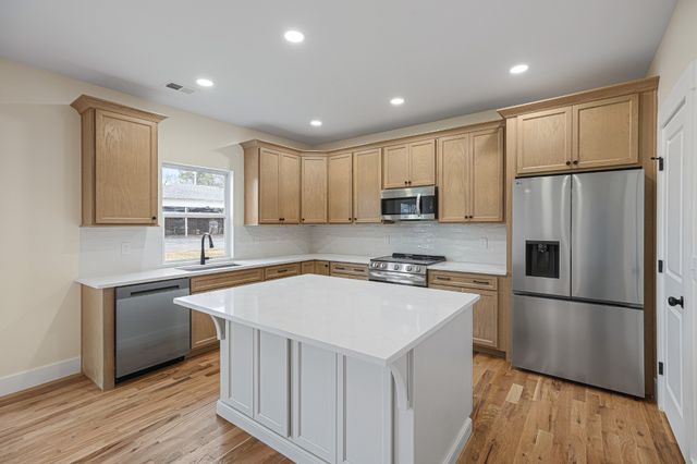 101 Hilltop Dr, Columbia, TN 38401