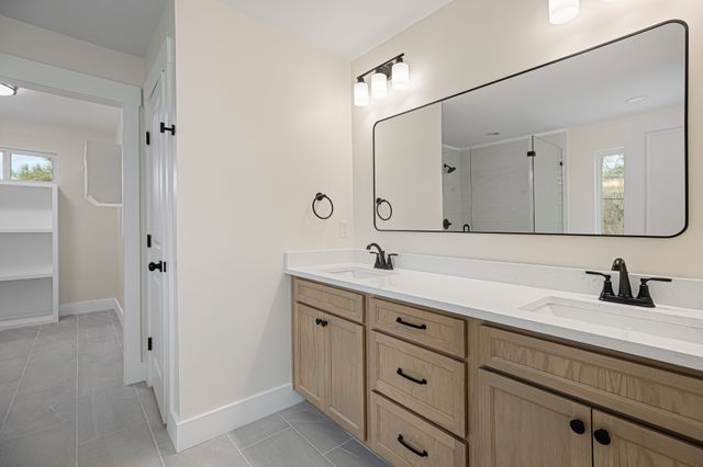 101 Hilltop Dr, Columbia, TN 38401