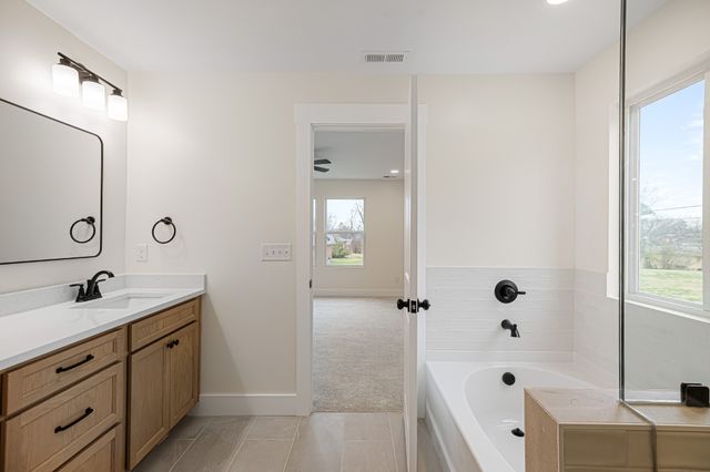 101 Hilltop Dr, Columbia, TN 38401