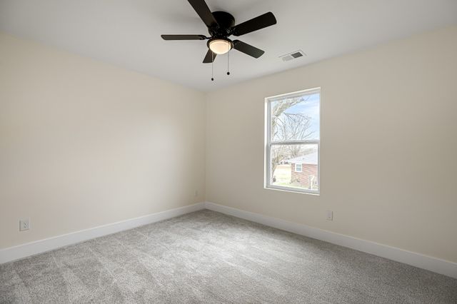 101 Hilltop Dr, Columbia, TN 38401