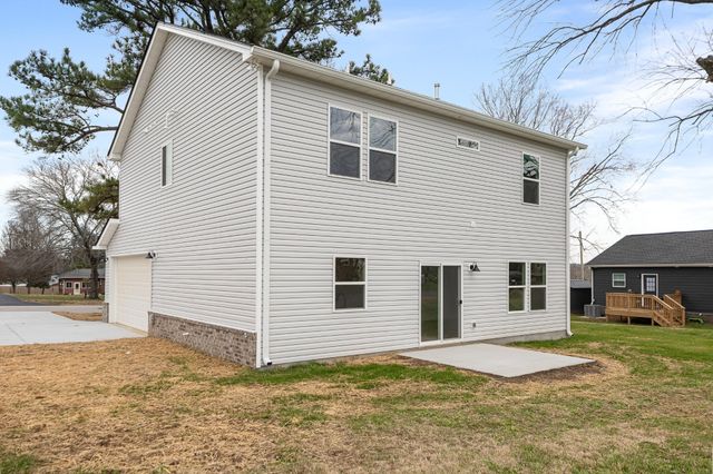 101 Hilltop Dr, Columbia, TN 38401