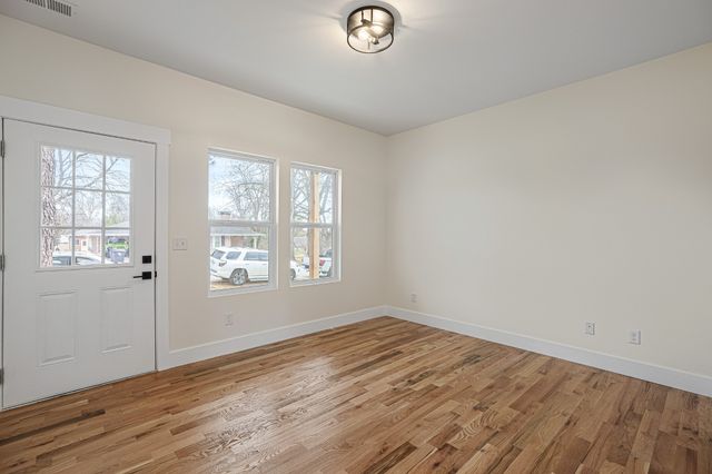 101 Hilltop Dr, Columbia, TN 38401