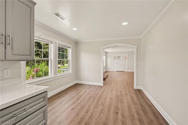 933 E King Street, King, NC 27021